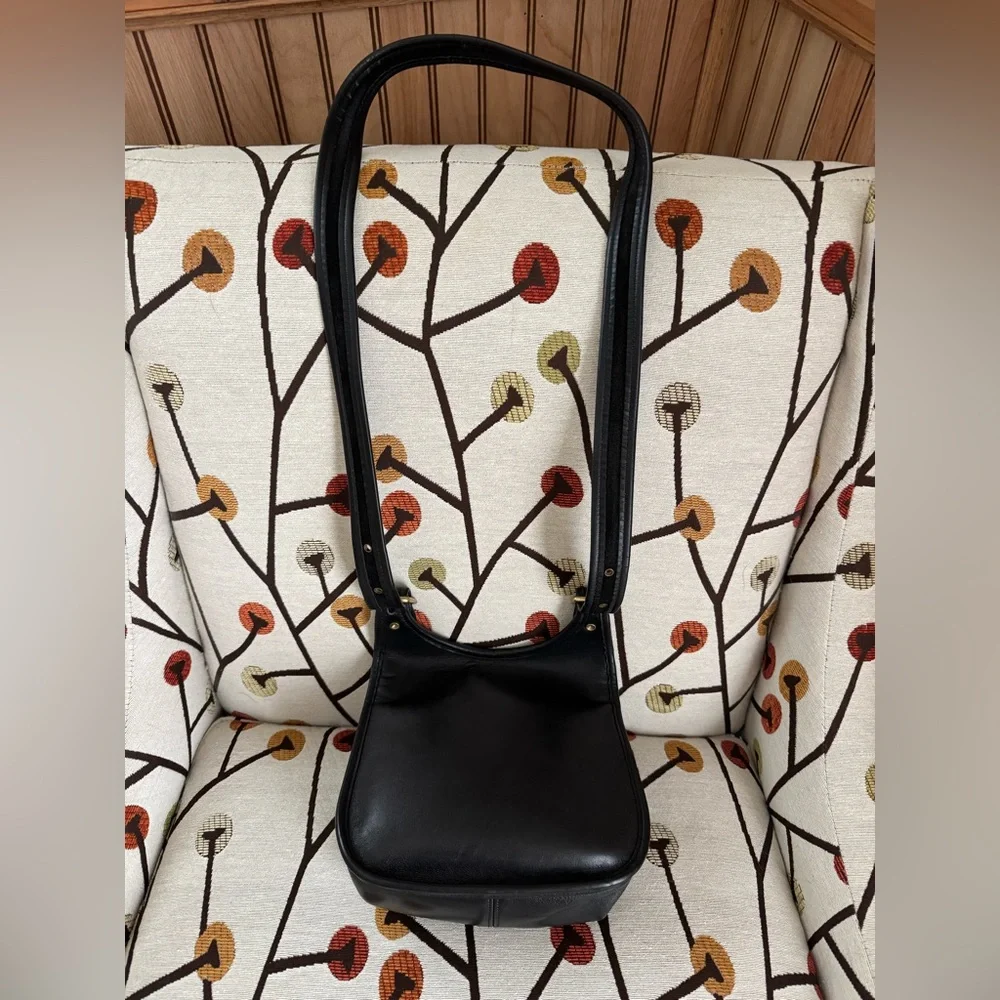 Vintage Coach NYC Saddle Bag - Picture 3 of 11